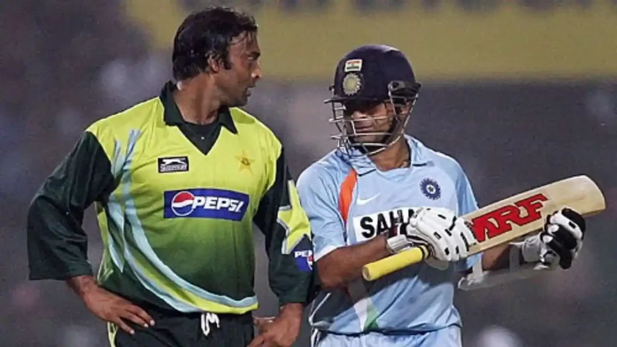 Sachin tendulkar and sohaib akhtar in a 2003 world cup.